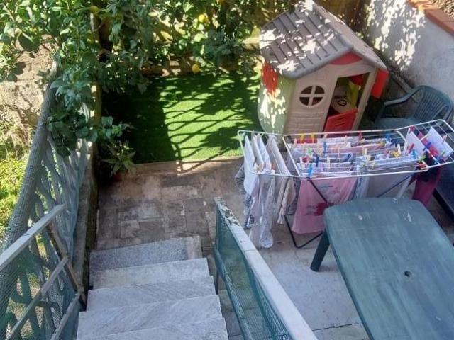 Quadrilocale con giardino a Carrara