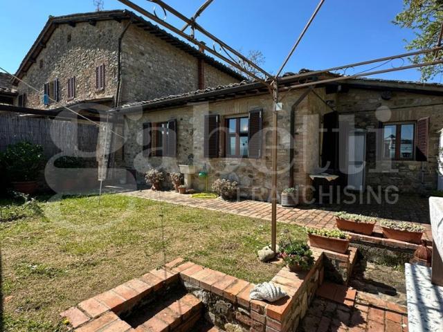 Quadrilocale con giardino a Castelnuovo Berardenga