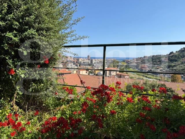 Quadrilocale con giardino a Imperia