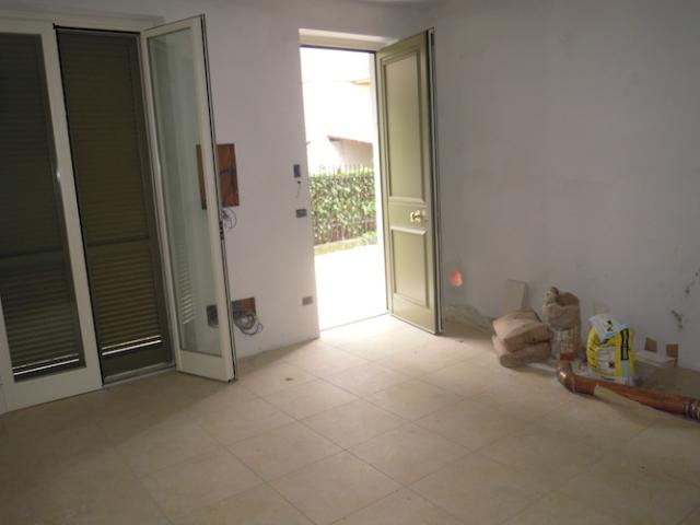 Quadrilocale con giardino a Massa