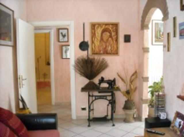 Quadrilocale con giardino a Massa