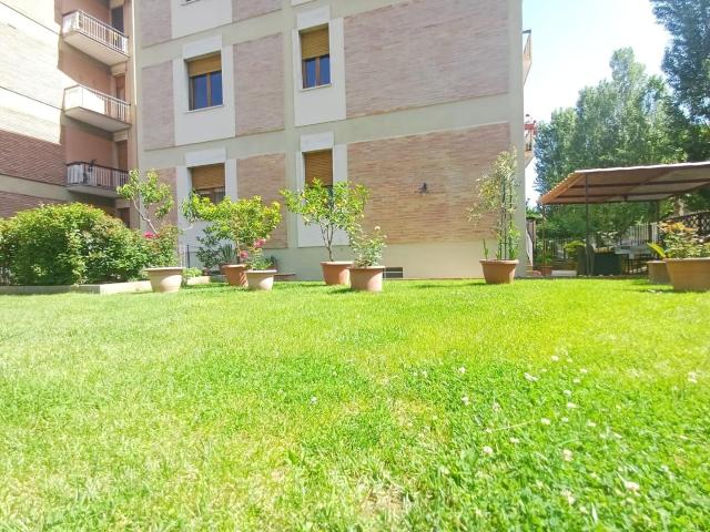 Quadrilocale con giardino a Siena
