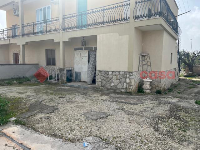 Quadrilocale con giardino a Statte