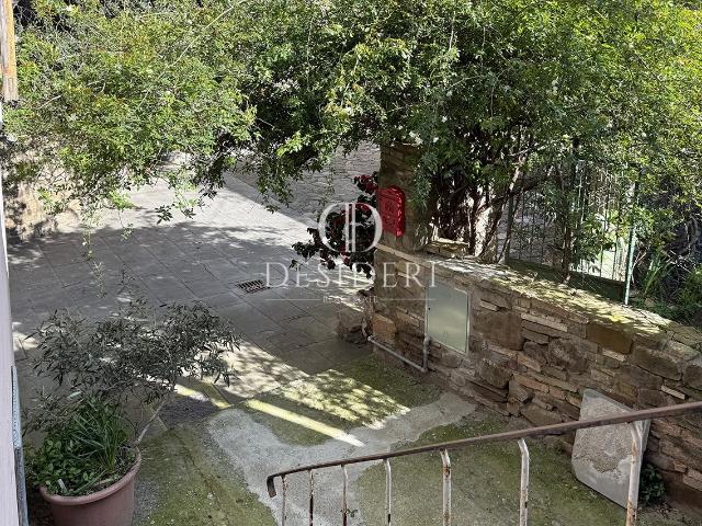 Quadrilocale con giardino in piazza del pozzo, Castel del Piano