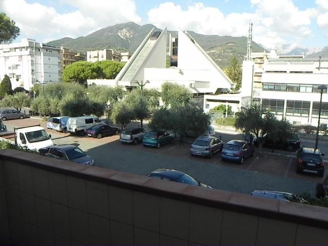 Quadrilocale con terrazzo a Massa