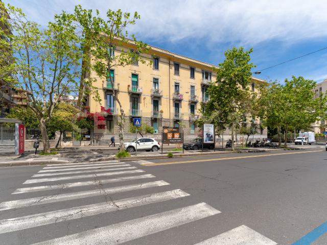 Quadrilocale con terrazzo in corso italia 205 207, Catania