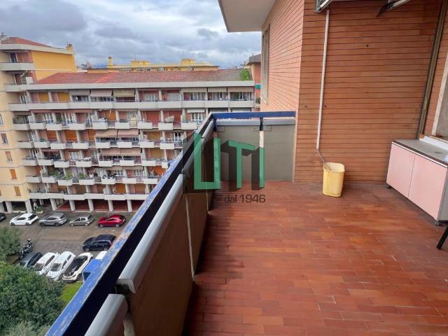 Quadrilocale con terrazzo in piazza mascagni, Firenze