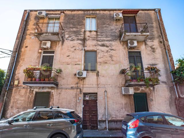 Quadrilocale con terrazzo in via trecastagni 9, Catania