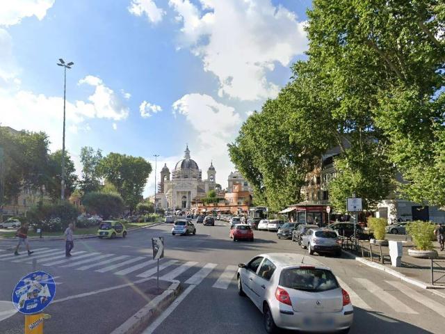 Quadrilocale con terrazzo in via cassia 15, Roma