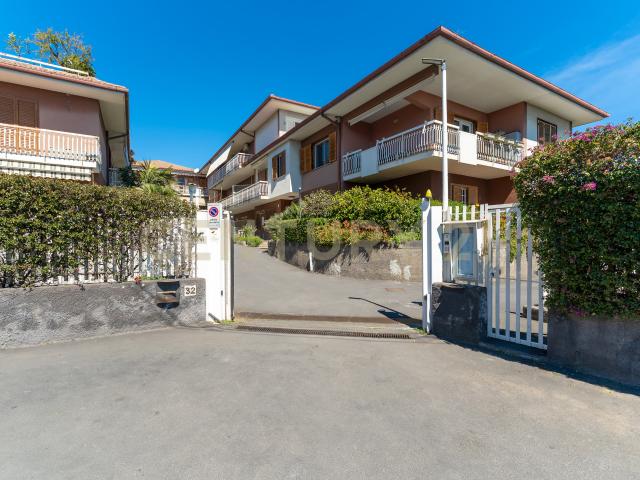 Quadrilocale con terrazzo in via nazionale 32, Aci Castello