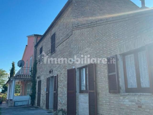 Quadrilocale buono stato, piano terra, Centro, Monterubbiano
