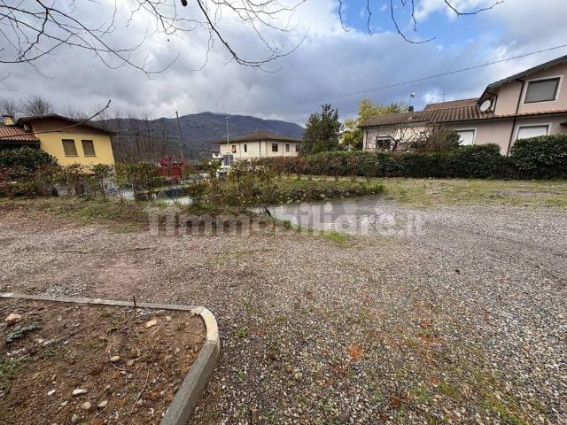 Quadrilocale buono stato, piano terra, Centro, Castelnuovo di Garfagnana