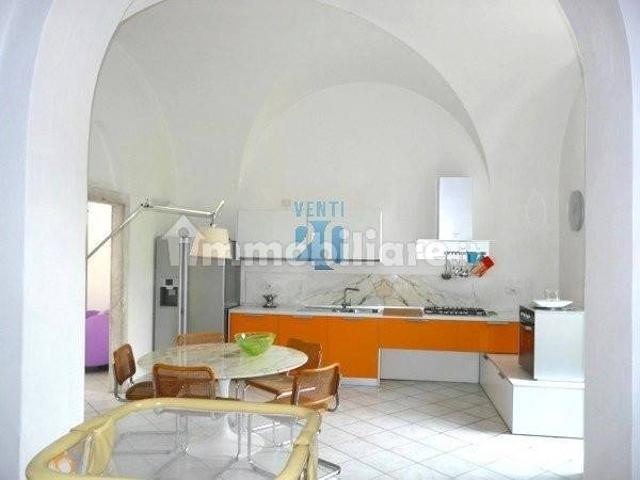 Quadrilocale buono stato, piano terra, Centro, Carrara