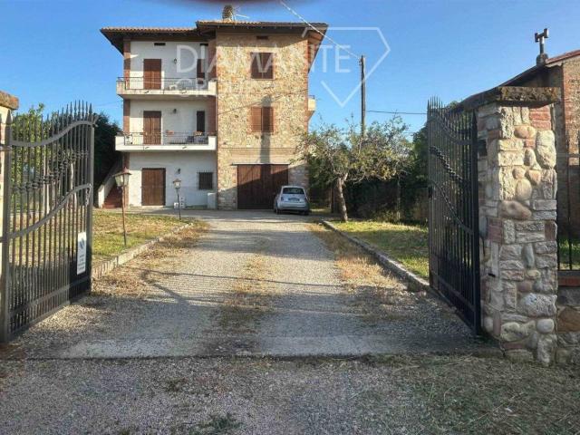 Quadrilocale buono stato, primo piano, Macchie, Castiglione del Lago
