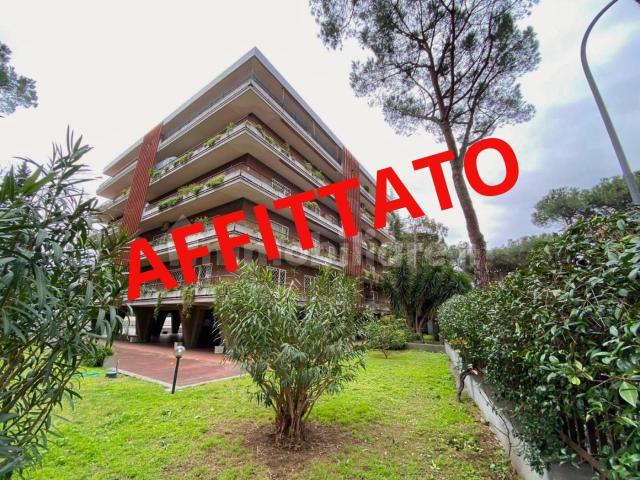 Quadrilocale buono stato, quarto piano, Mostacciano, Roma