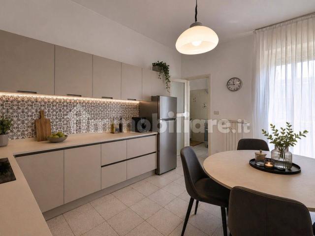 Quadrilocale buono stato, quinto piano, Argonne Corsica, Milano