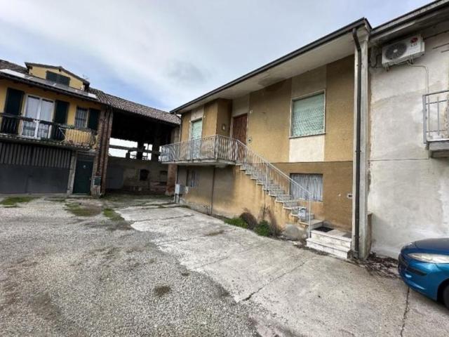 Quadrilocale da ristrutturare a Casatisma