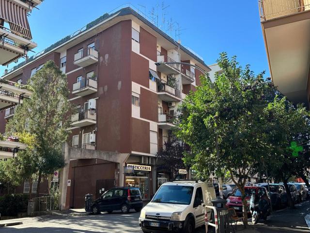Quadrilocale da ristrutturare a Roma