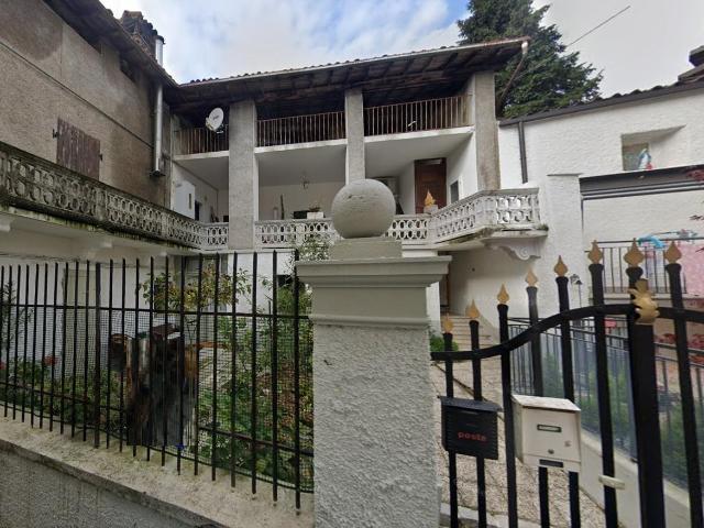 Quadrilocale da ristrutturare a Spinone al Lago
