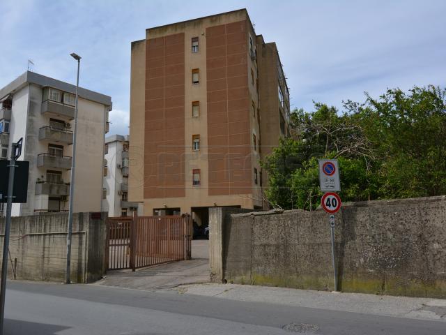 Quadrilocale da ristrutturare in via direzione artiglieria 49, Messina