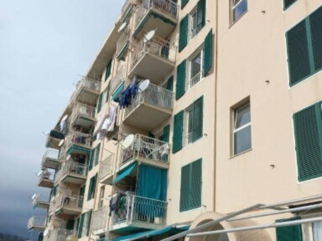 Quadrilocale da ristrutturare in via evasio montanella 96/8, Genova