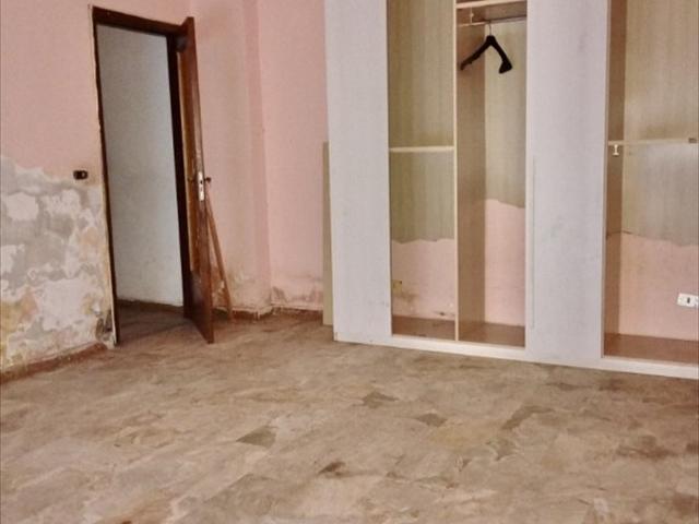 Quadrilocale da ristrutturare in via strada privata traversa irto, Reggio Calabria
