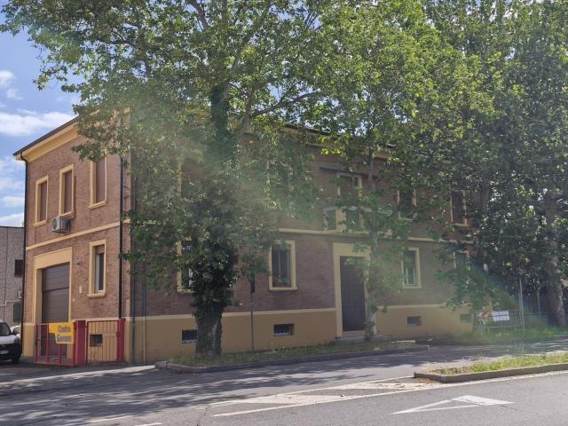 Quadrilocale da ristrutturare in viale raimondo montecuccoli 4, Modena