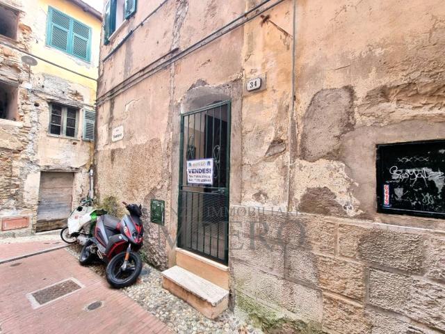 Quadrilocale da ristrutturare in vico saonese 32, Ventimiglia