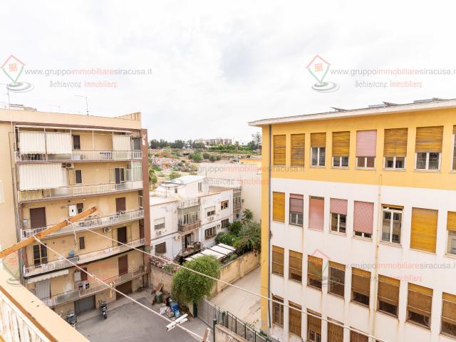 Quadrilocale da ristrutturare, Siracusa teocrito san giovanni