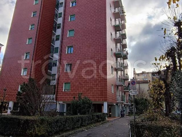 Quadrilocale in affitto a Milano via Longarone, 14, Roserio