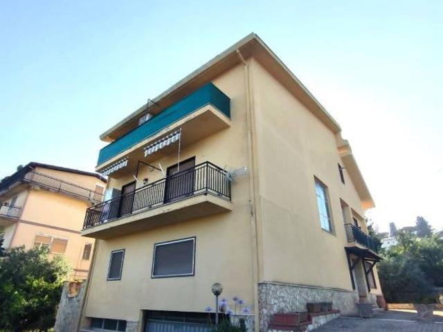 Quadrilocale in affitto a Caltanissetta via Due Fontane, 53
