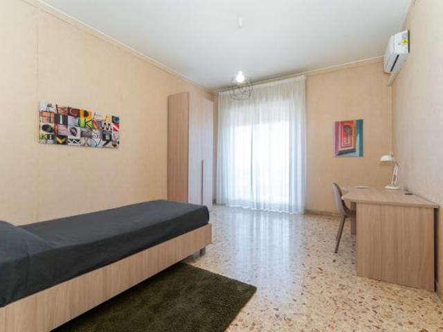 Stanza in appartamento in affitto a Catania