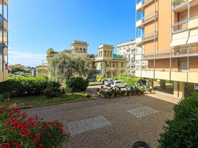 Quadrilocale in affitto a Genova, Albaro