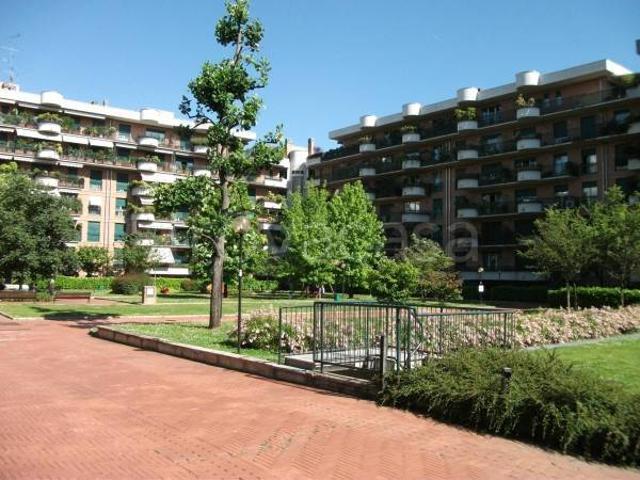Quadrilocale in affitto a Lainate viale Rimembranze, 45