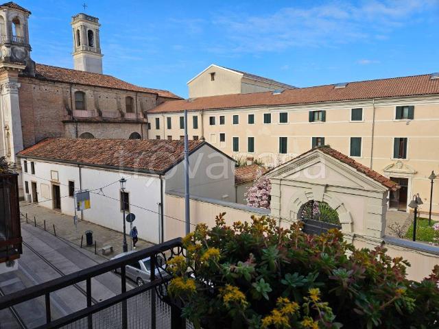 Quadrilocale in affitto a Padova, Prato della Valle Pontecorvo