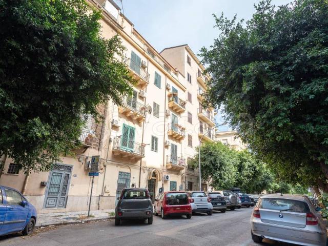 Quadrilocale in affitto a Palermo via Pietro d'Asaro, 46, Zisa