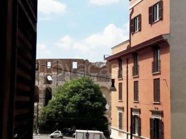 Quadrilocale in affitto a Roma via dei Santi Quattro, Colosseo Fori Imperiali