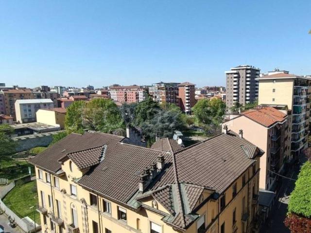 Quadrilocale in affitto a Sesto San Giovanni via Fratelli Bandiera, 9