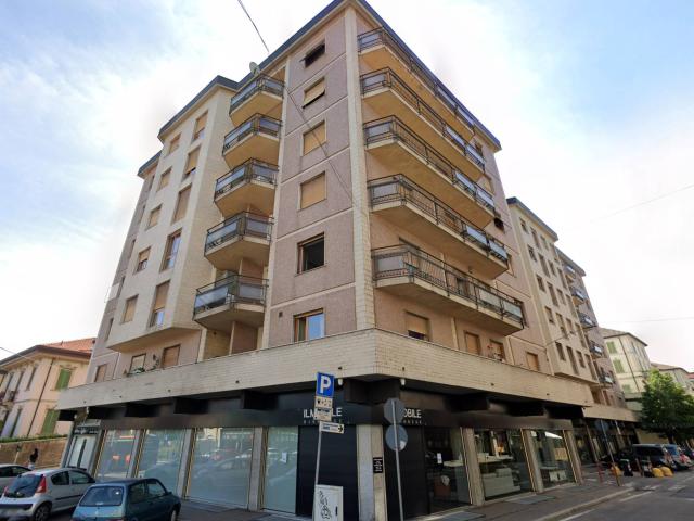 Appartamento in vendita a Varese, Centro