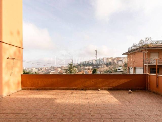 Quadrilocale in vendita a Macerata via Carlo Sorcinelli