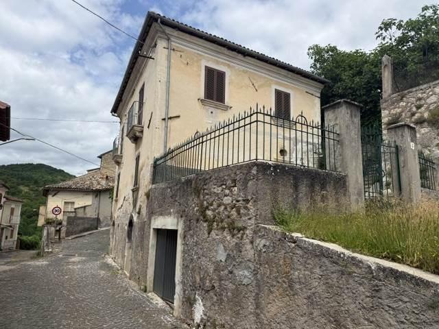 Quadrilocale in vendita a Magliano de' Marsi via ressifossa, Rosciolo