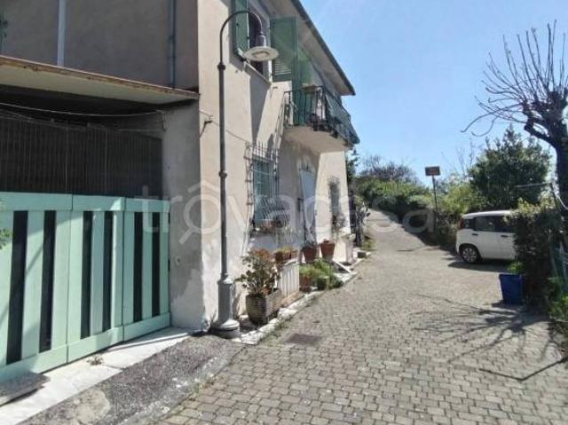 Quadrilocale in vendita a Massa via Rocca, Centro città