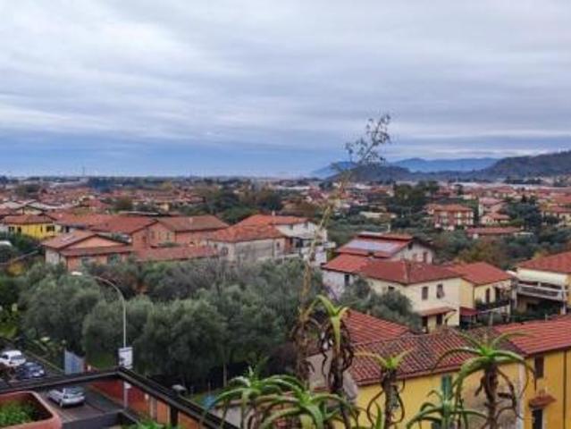 Quadrilocale in vendita a Massa