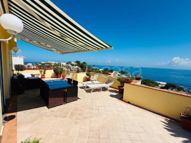 Quadrilocale in vendita a Marina Grande, Capri
