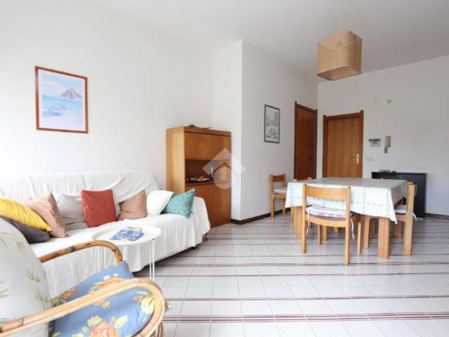 Quadrilocale in vendita a Martinsicuro via Alcide De Gasperi, 53, Villa Rosa