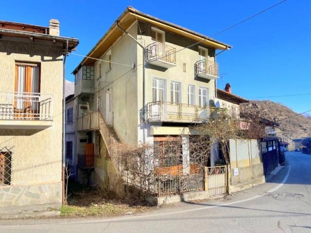 Quadrilocale in vendita a Mattie via Roma, 13