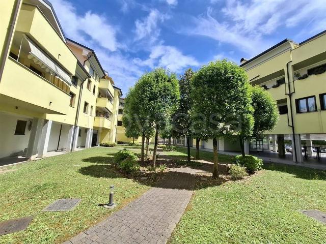 Quadrilocale in vendita a Meda viale Brianza, 52