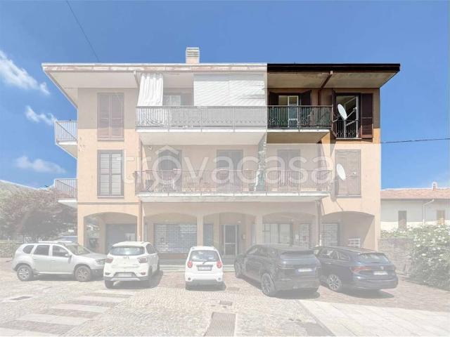 Quadrilocale in vendita a Meina via Principale, 17, Ghevio