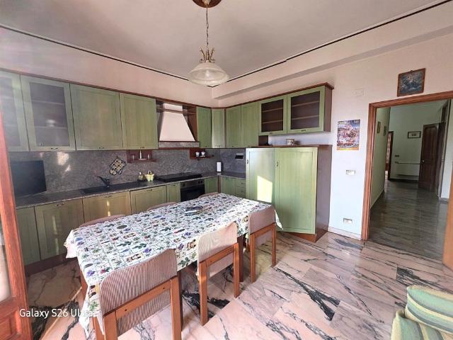 Quadrilocale in vendita a Melito di Porto Salvo via Fratelli Rosselli 16