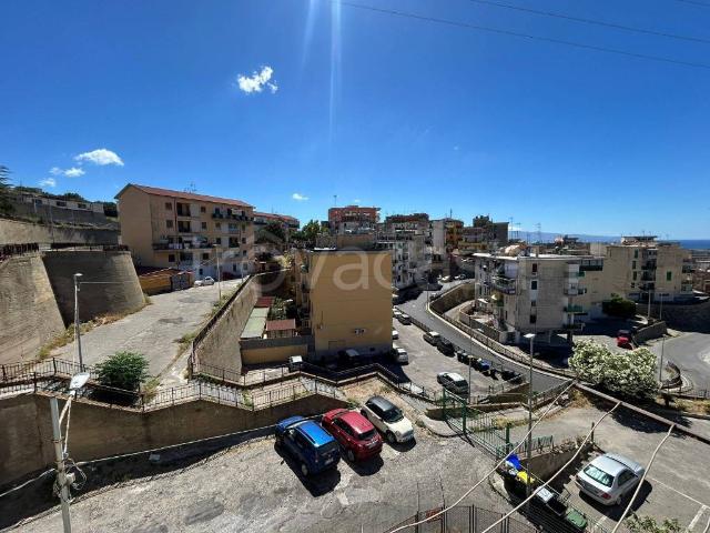 Quadrilocale in vendita a Messina via 38 m, Gazzi